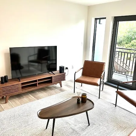 Luxury Furnished Apartment In Heart Of Quincy